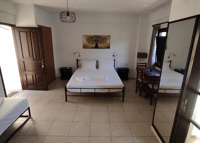 Dedalos N2 Mountain View Apartment-30 Metres From The Beach