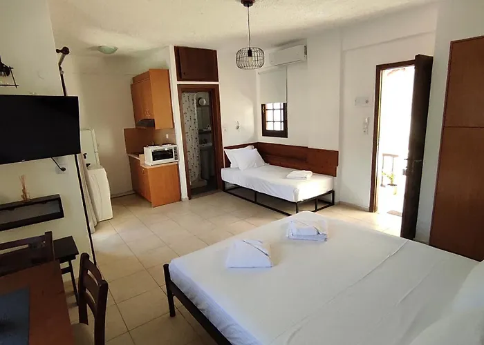 Dedalos N2 Mountain View Apartment-30 Metres From The Beach